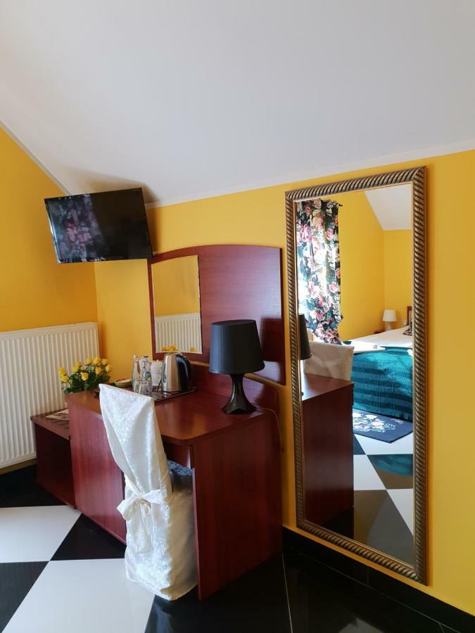 Malinowy Dwor Hotel Ruda Slaska Exterior photo