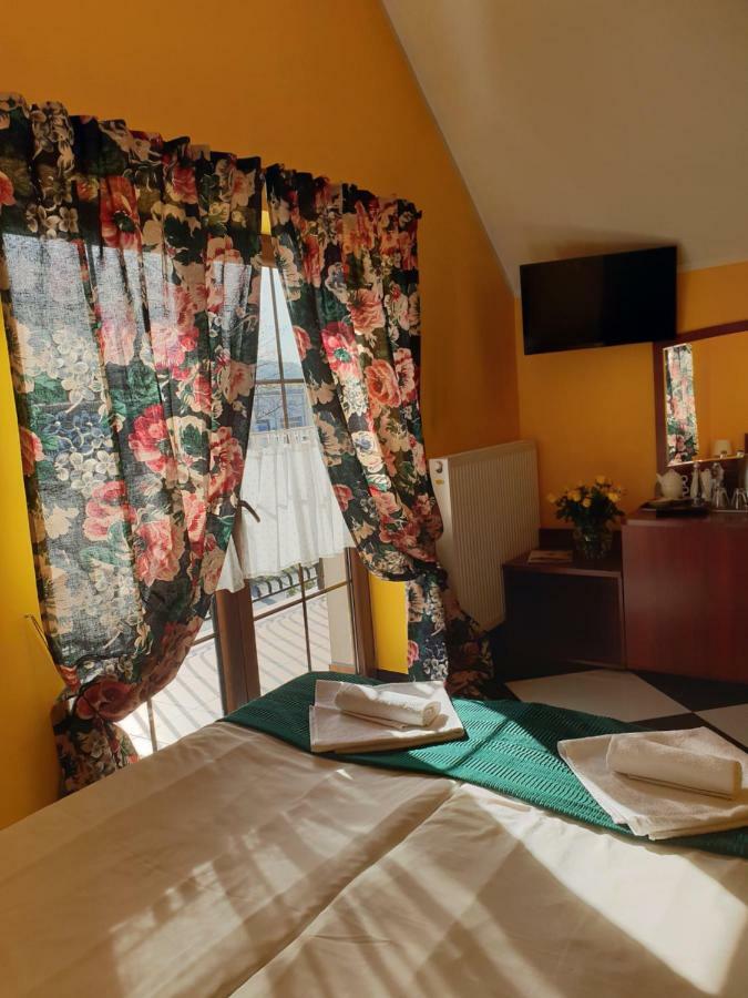 Malinowy Dwor Hotel Ruda Slaska Exterior photo